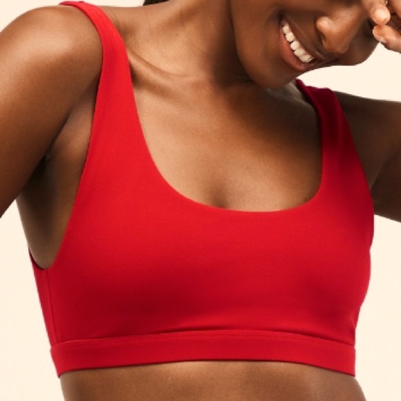 🌟Lola Low Impact Sports Bra by Fabletics 🍎 - Picture 1 of 4